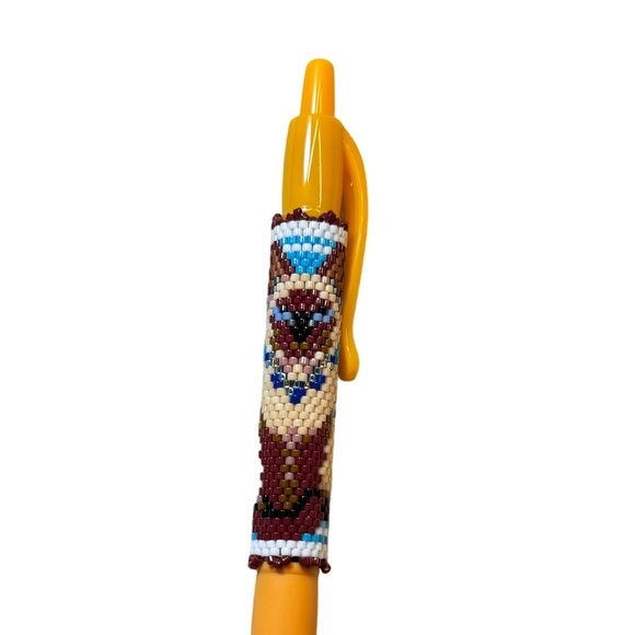 Hand crafted beaded Siamese cat pen wrap brick stitch G2 Pilot Pen - removable - Picture 4 of 12